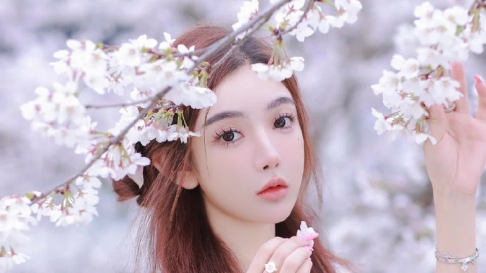 51吃瓜每日投稿、御梦子vlog、免费视频:转场与字幕视频观察|每日必吃校园大赛播放预览封面